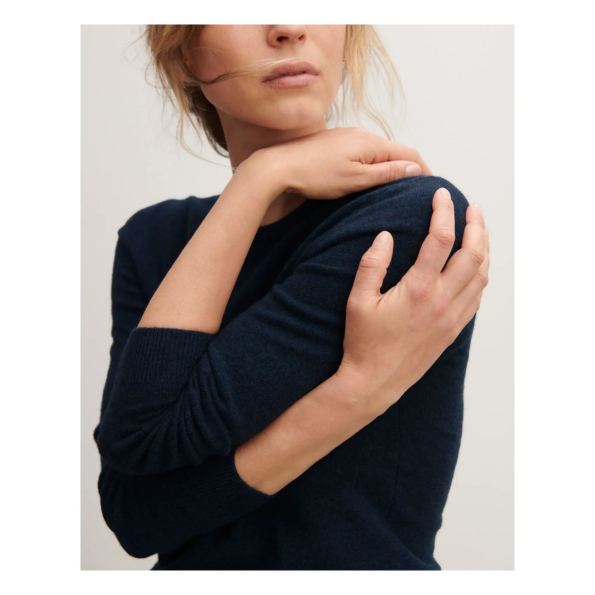 Bompard - Classic Cashmere Round Neck Sweater | Navy blue