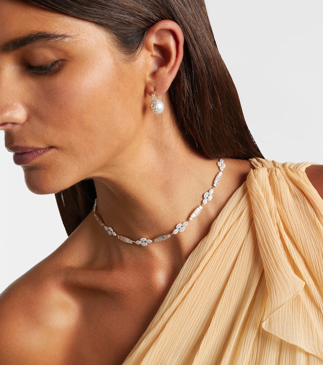 Kamyen - 18kt gold choker with diamonds