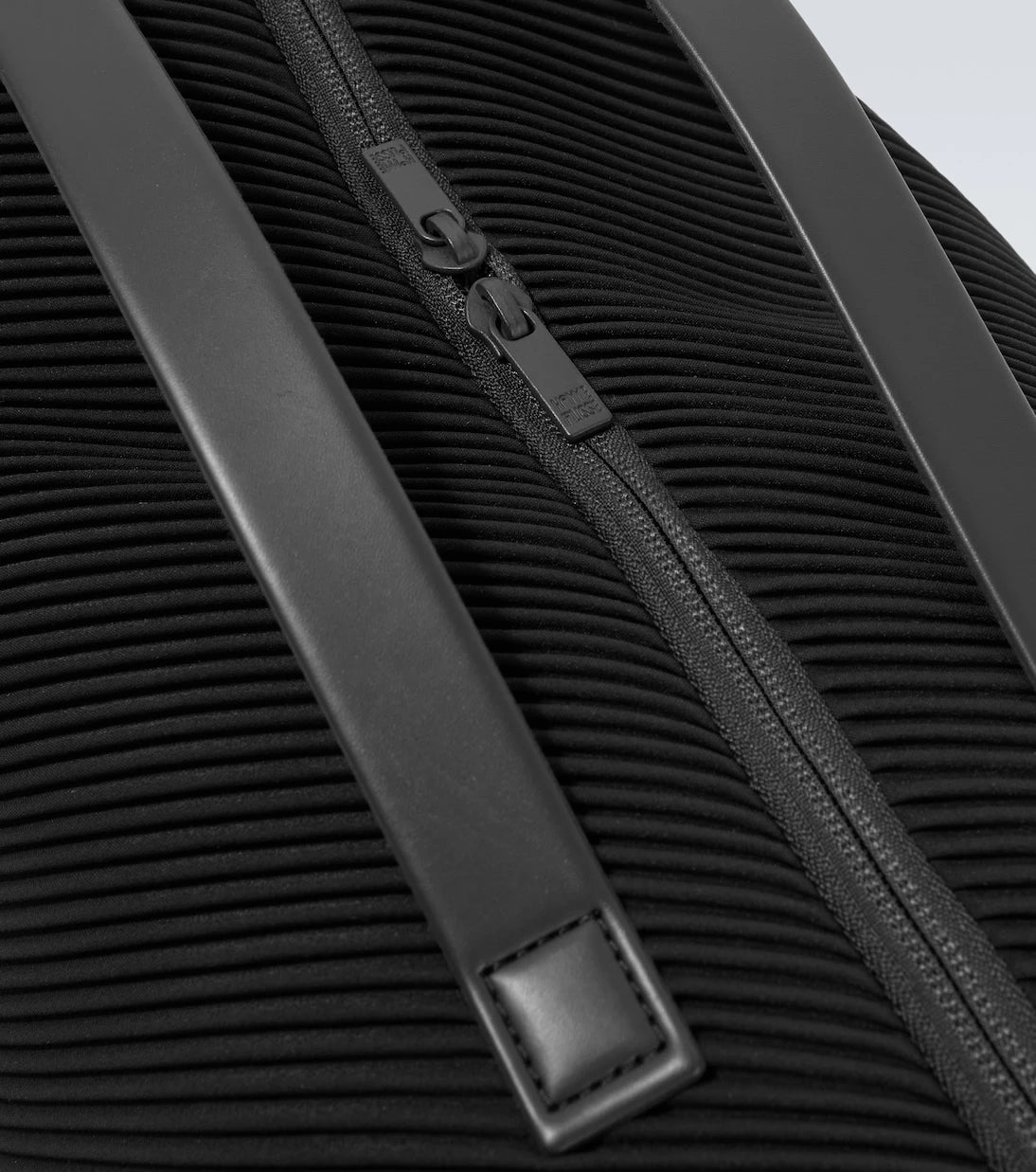 Homme Plissé Issey Miyake - Pleats shoulder bag