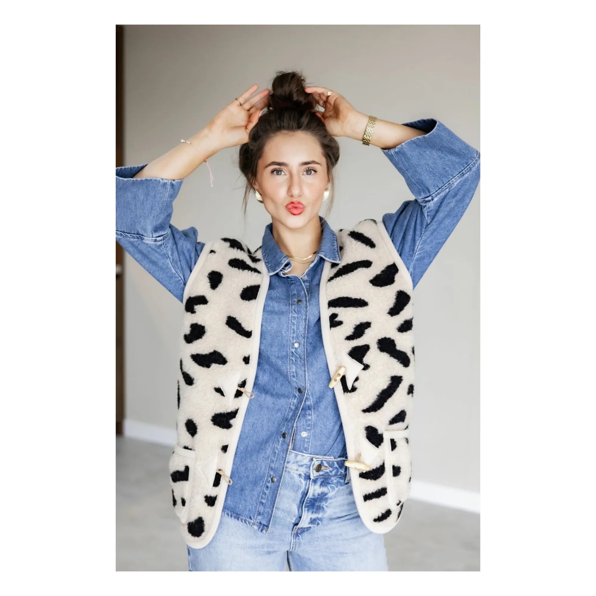 Alwero - Alpen Cheetah Sleeveless Jacket - Adult Collection | Beige