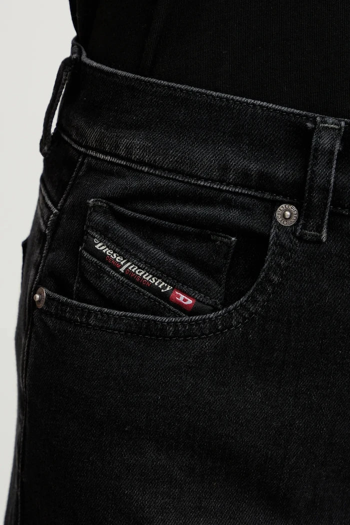 Diesel 1979 D-AKEMI L.32 Jeans