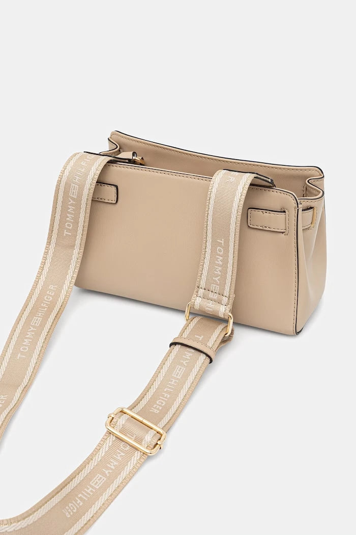 Tommy Hilfiger kadın crossbody çanta