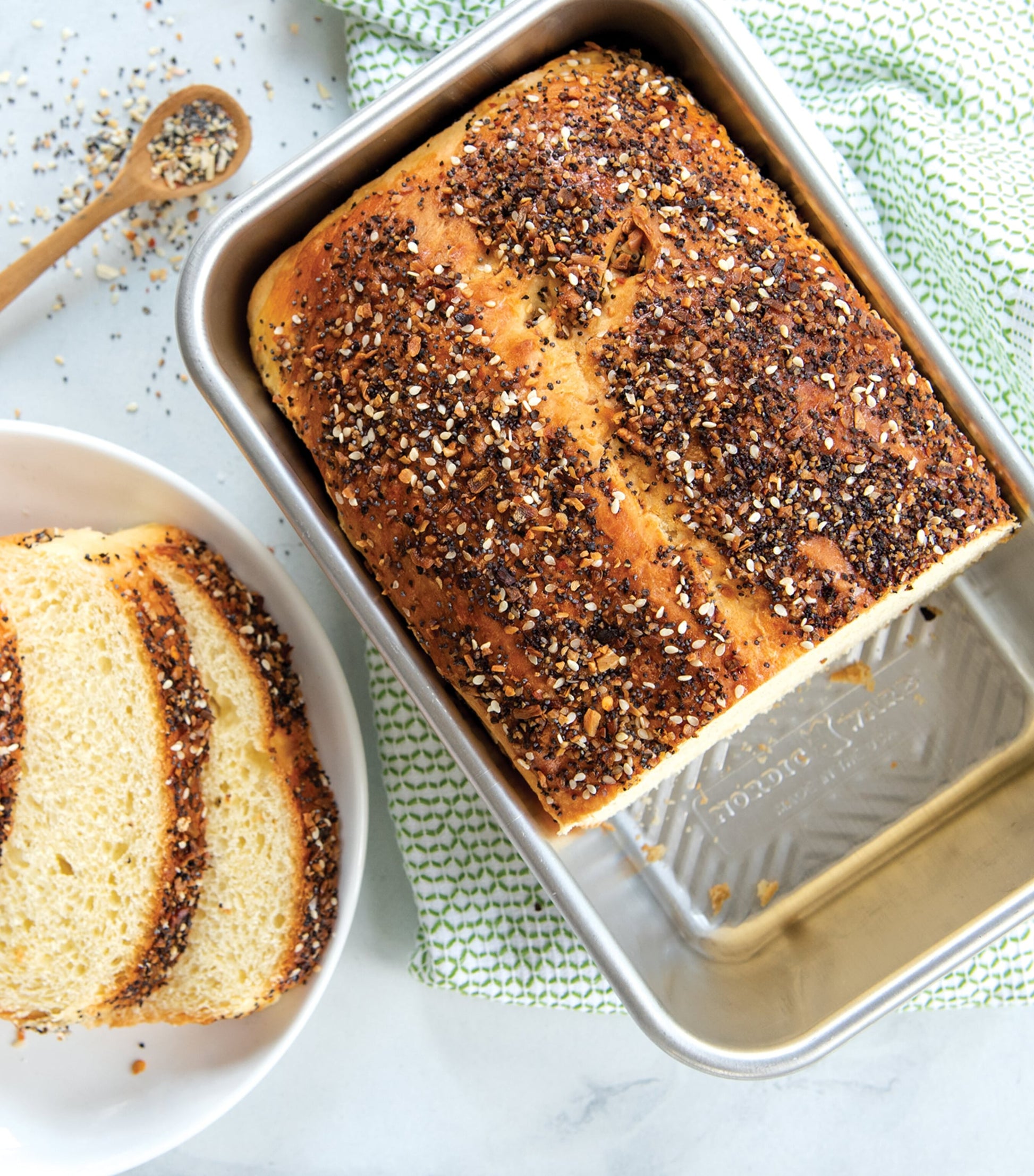 Nordic Ware Aluminium Prism 1.5lb Loaf Pan (15cm x 25cm)