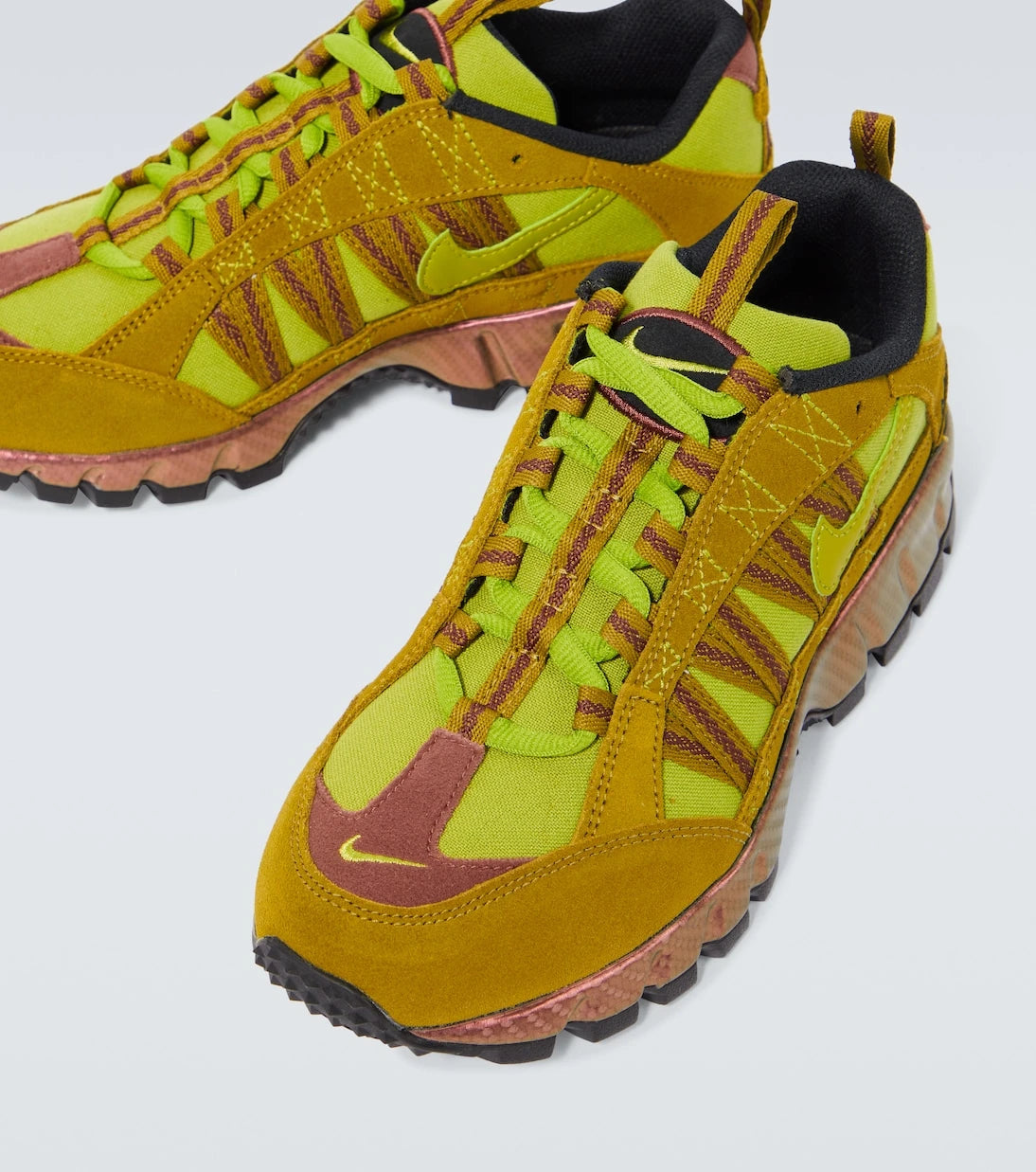 Nike - حذاء رياضي Air Humara جلدي