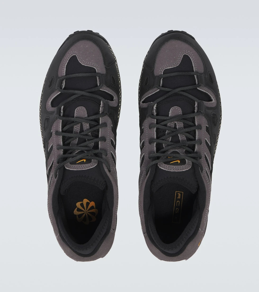 Nike - حذاء سنيكرز ACG Air Exploraid بحواف جلدية