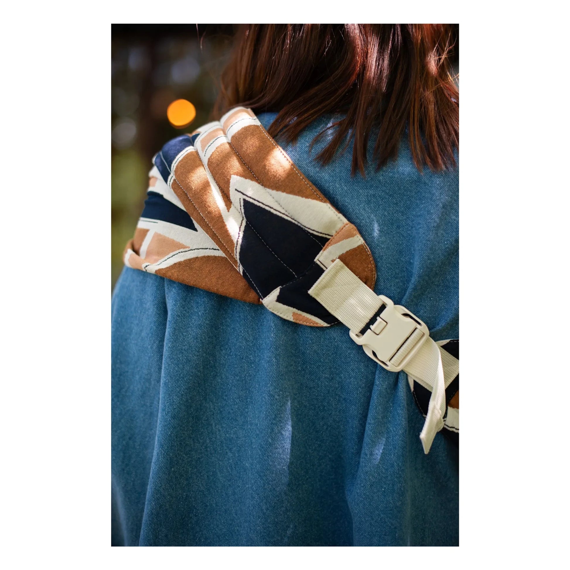 Mama Hangs - Carry &amp; Walk baby carrier | Earth