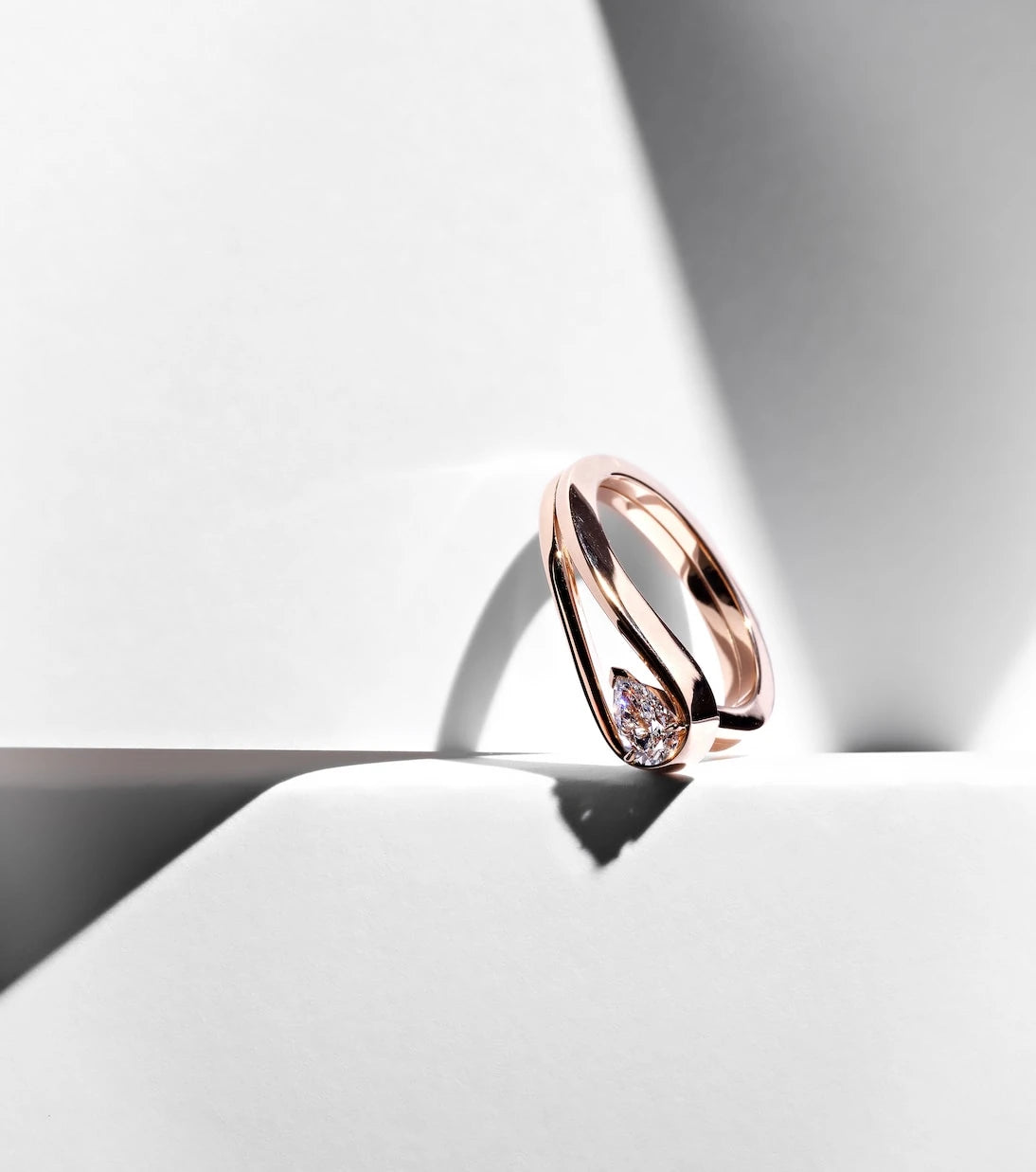 Repossi - Serti Inversé 18kt rose gold ring with diamond