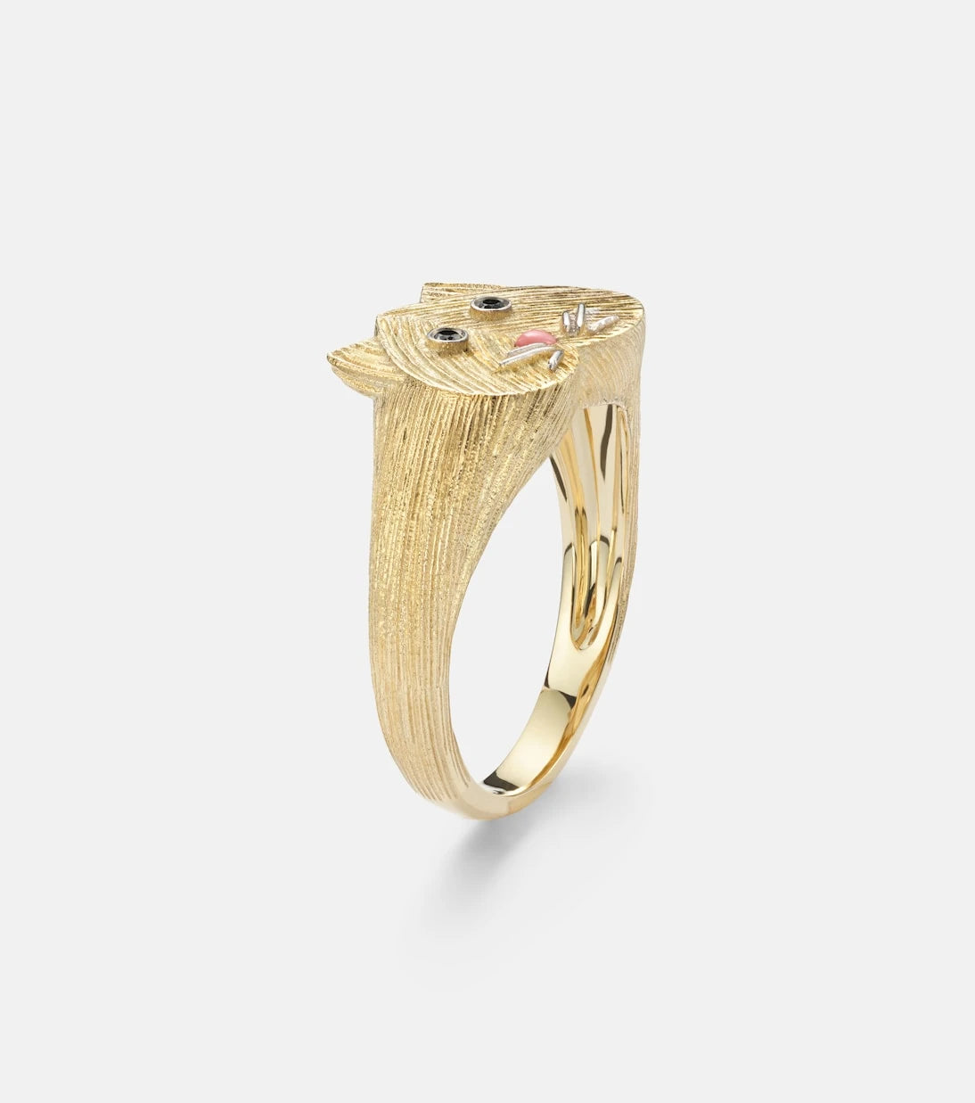 Yvonne Léon - Chevalière Chaton Mini 9kt gold ring with black diamonds