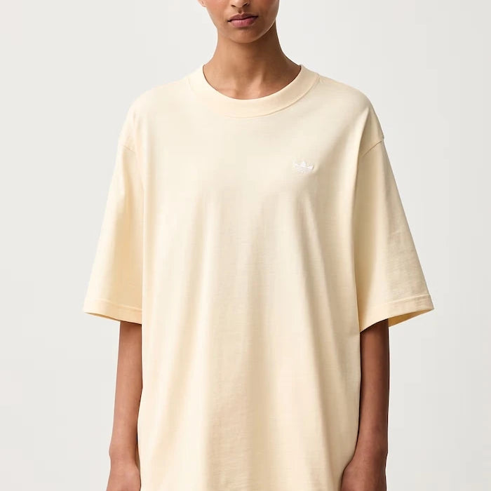 adidas Originals Essentials pamuklu kadın tişört