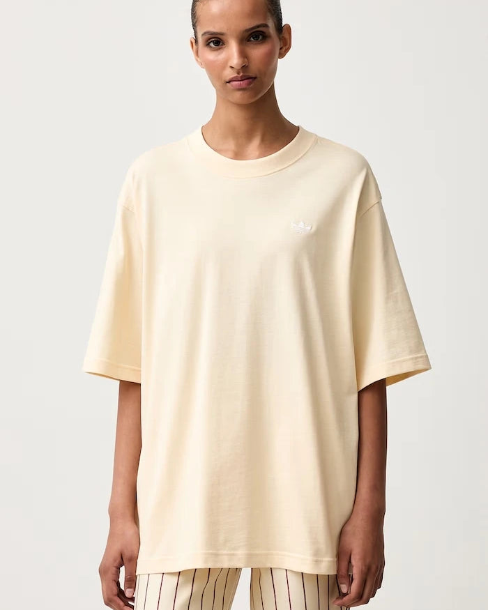 adidas Originals Essentials pamuklu kadın tişört