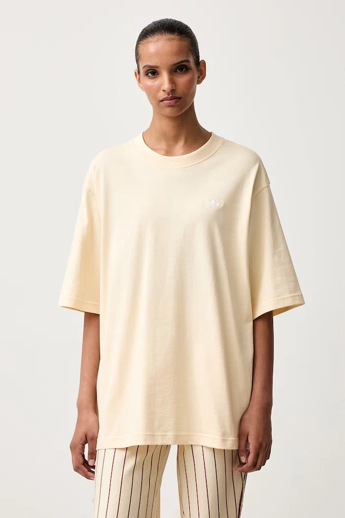 adidas Originals Essentials pamuklu kadın tişört
