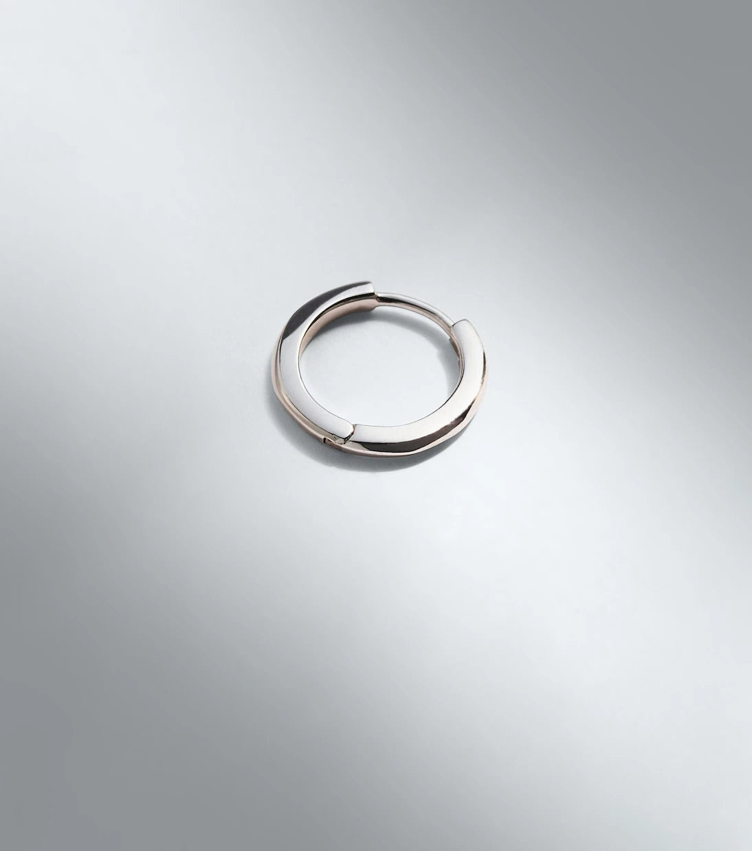 Mateo - 14kt white gold single hoop earring