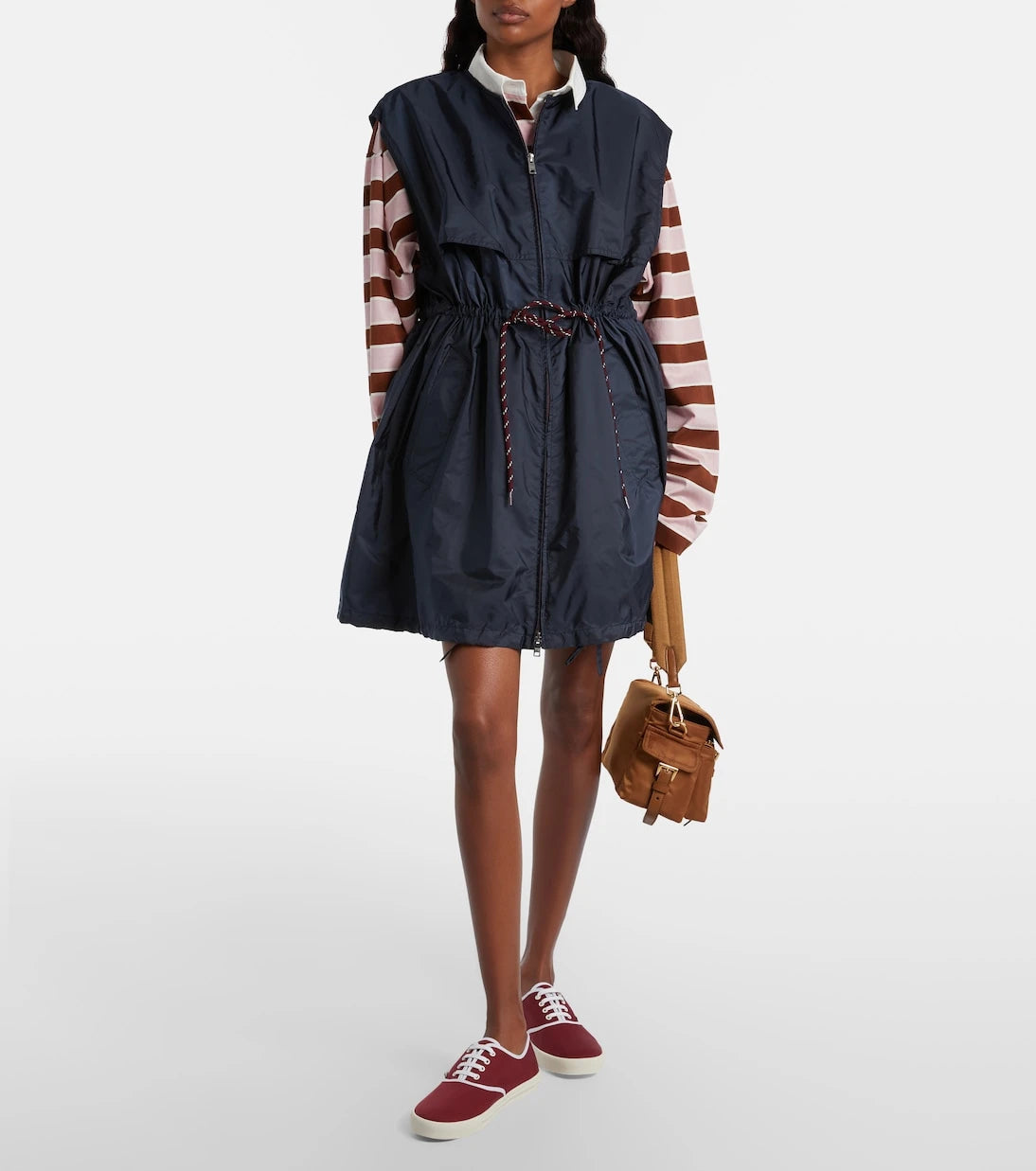 Prada - حقيبة كتف Prada Explore المتوسطة من Re-Nylon