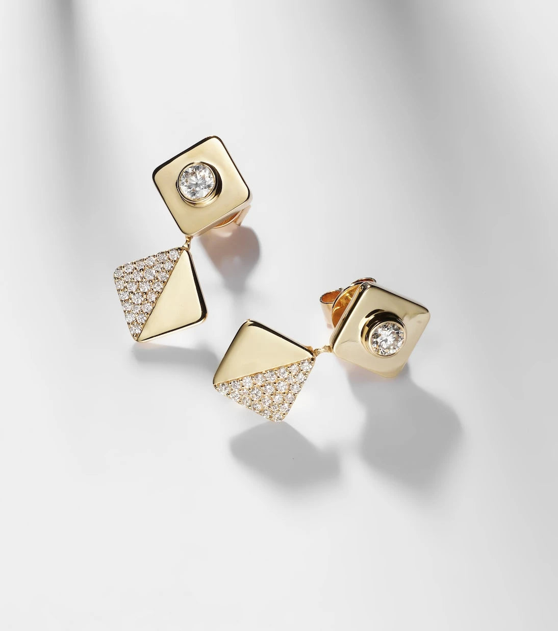 Ileana Makri - 18kt gold earrings with diamonds
