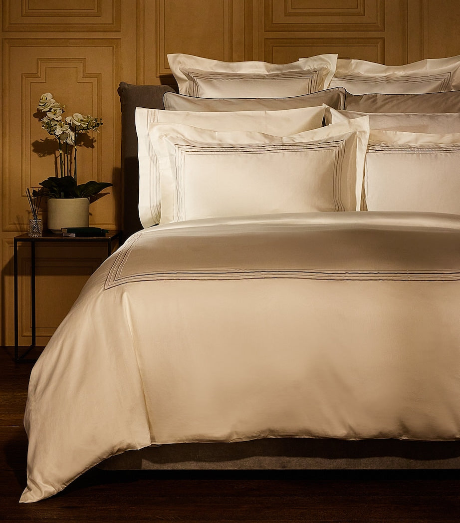 Mayfair King Duvet Cover and Pillowcase Set (230cm x 220cm)