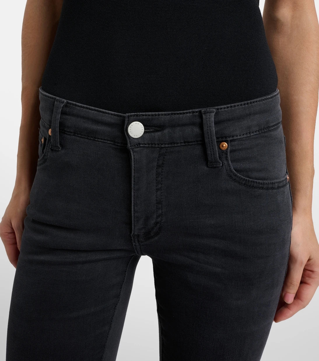 AG Jeans - بنطلون جينز سكيني بقصة منخفضة الخصر