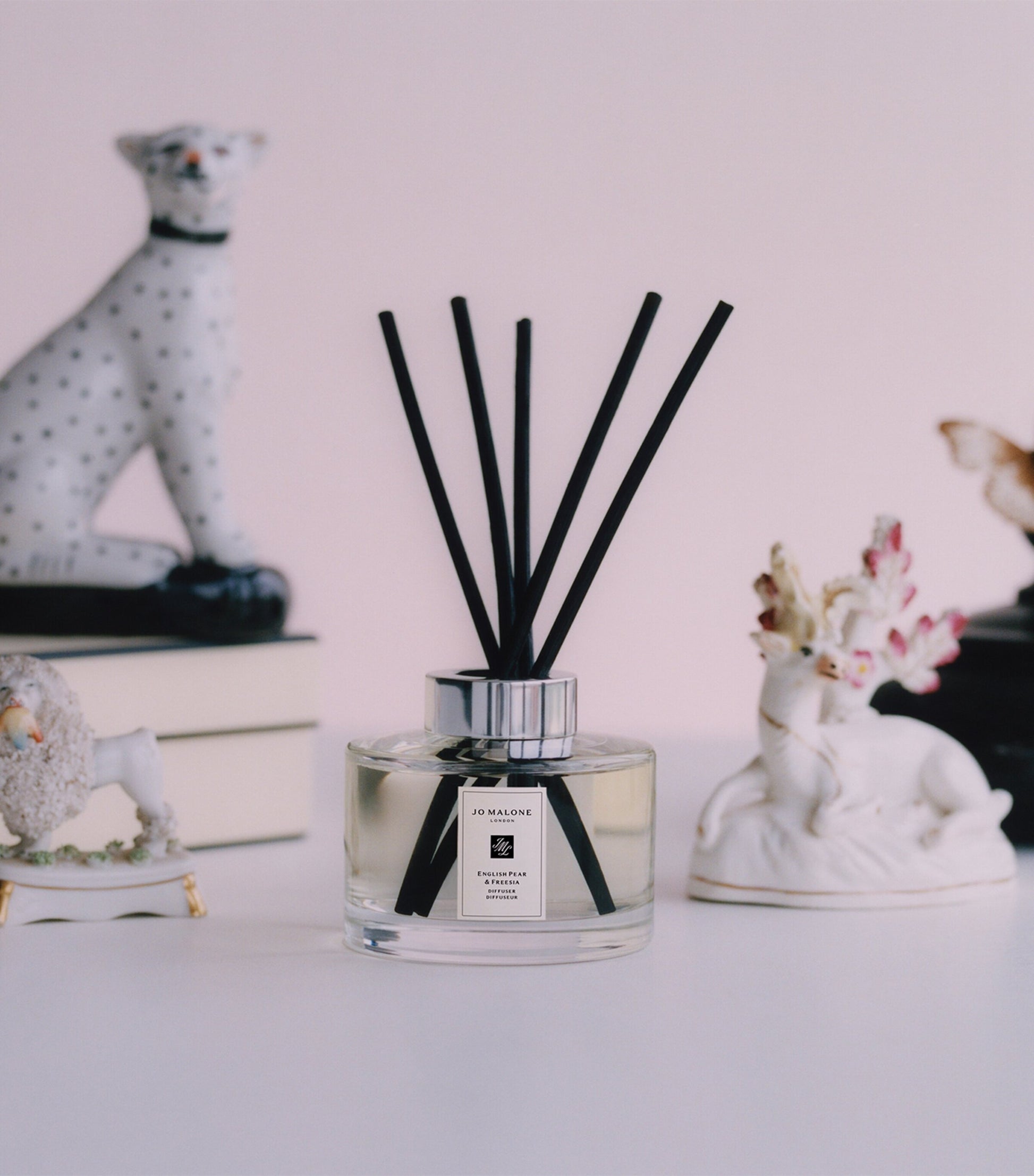 English Pear & Freesia Scent Surround Diffuser (165ml)