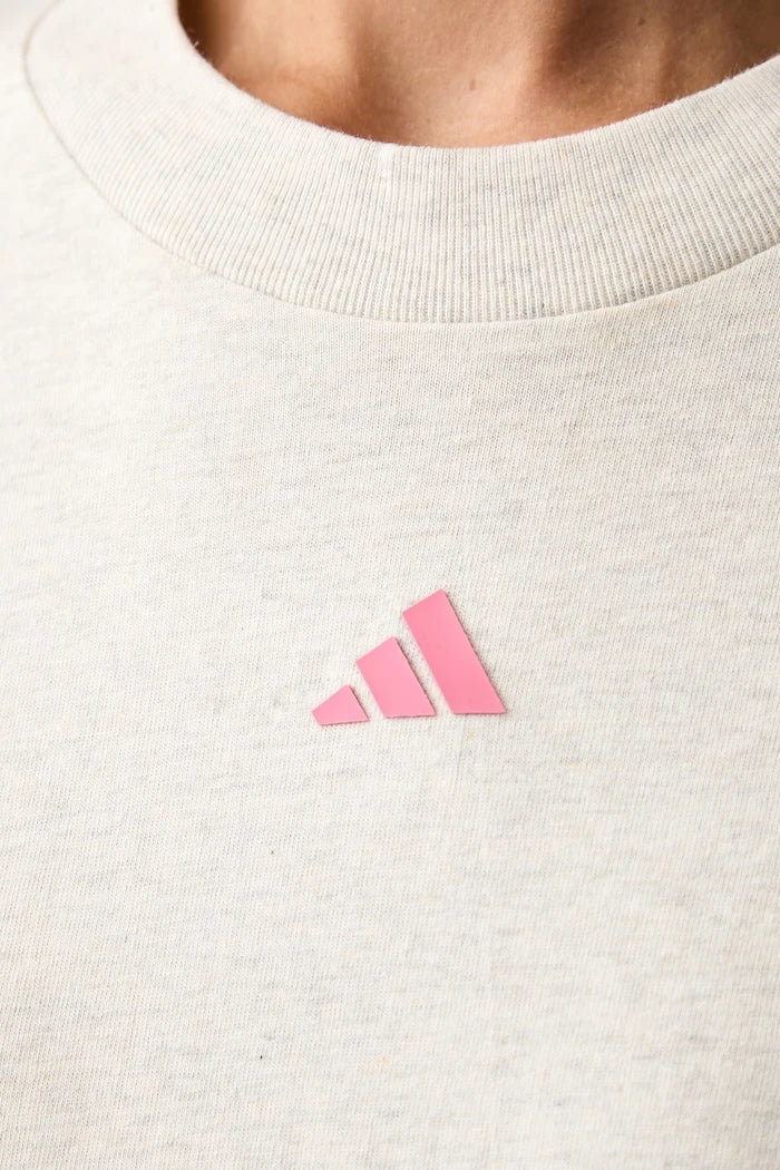 adidas kadın pamuklu oversize tişört Essentials