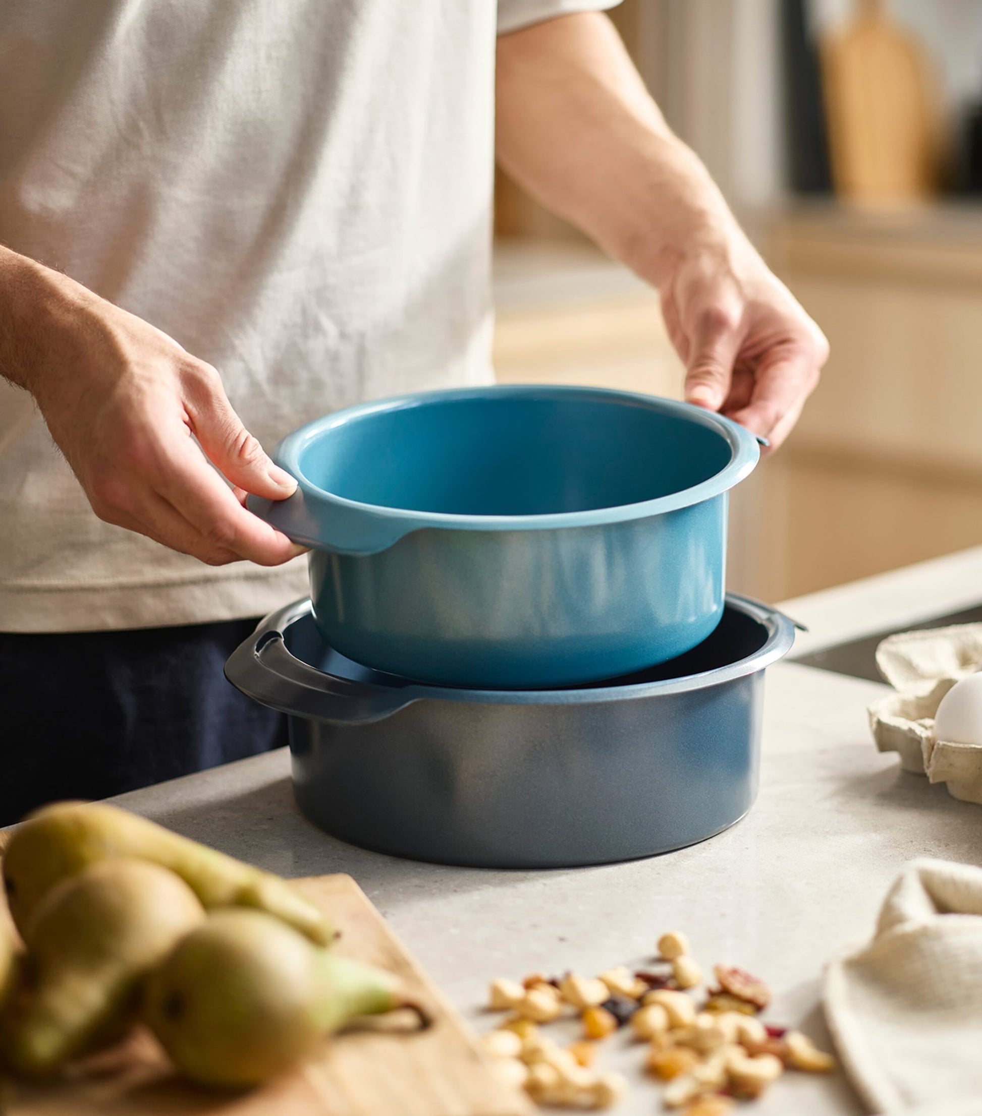 Set of 2 Non-Stick Nest Round Cake Tins