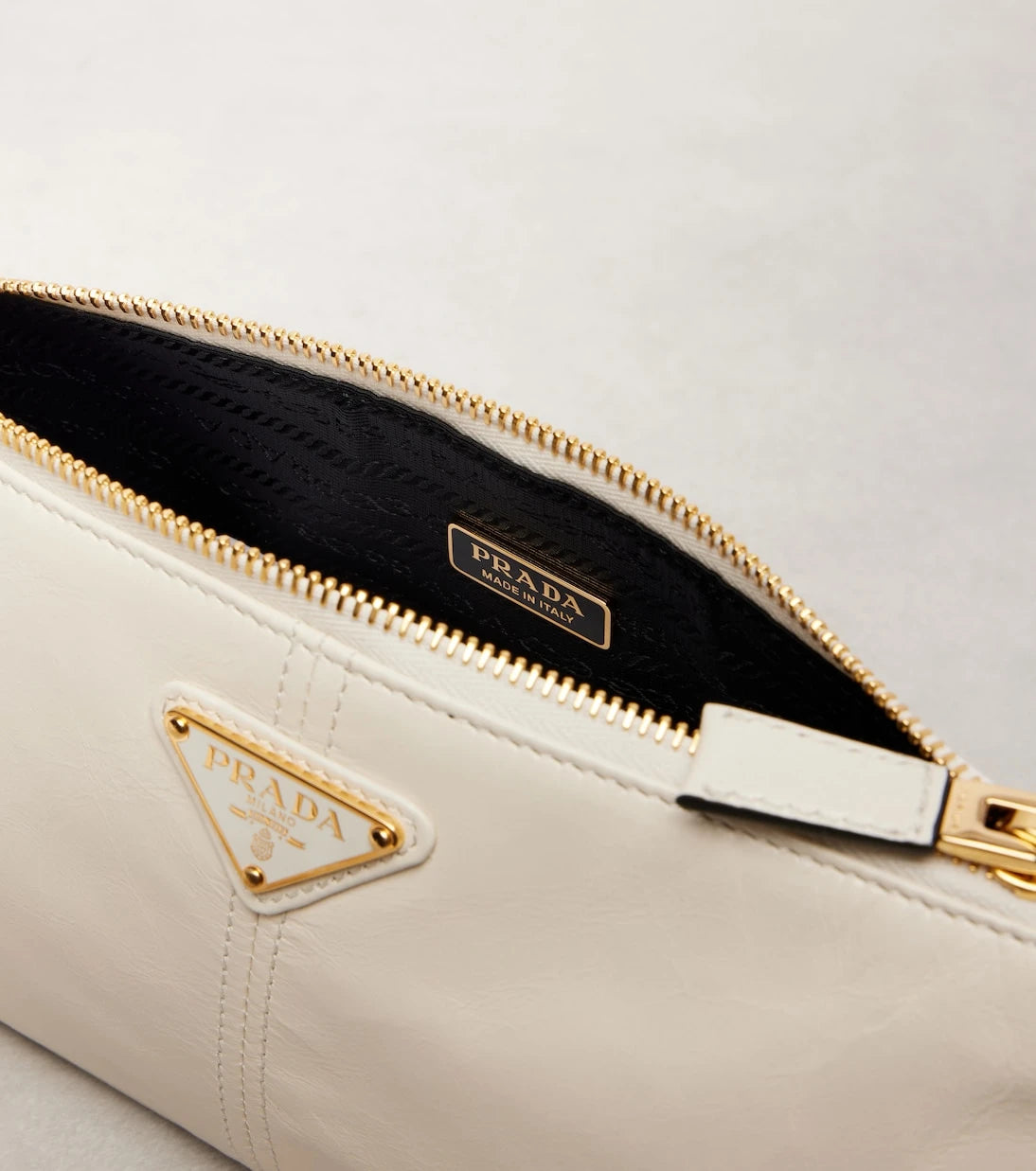 Prada - Prada Re-Edition 2002 Medium shoulder bag