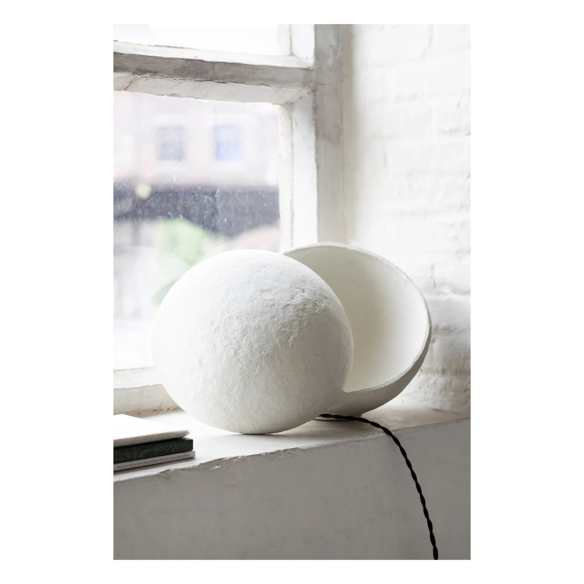 Serax - Earth Round Papier Mâché Table Lamp | White