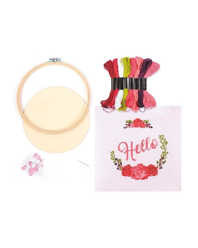 Комплект за бродиране Graine Creative Hello In Wood