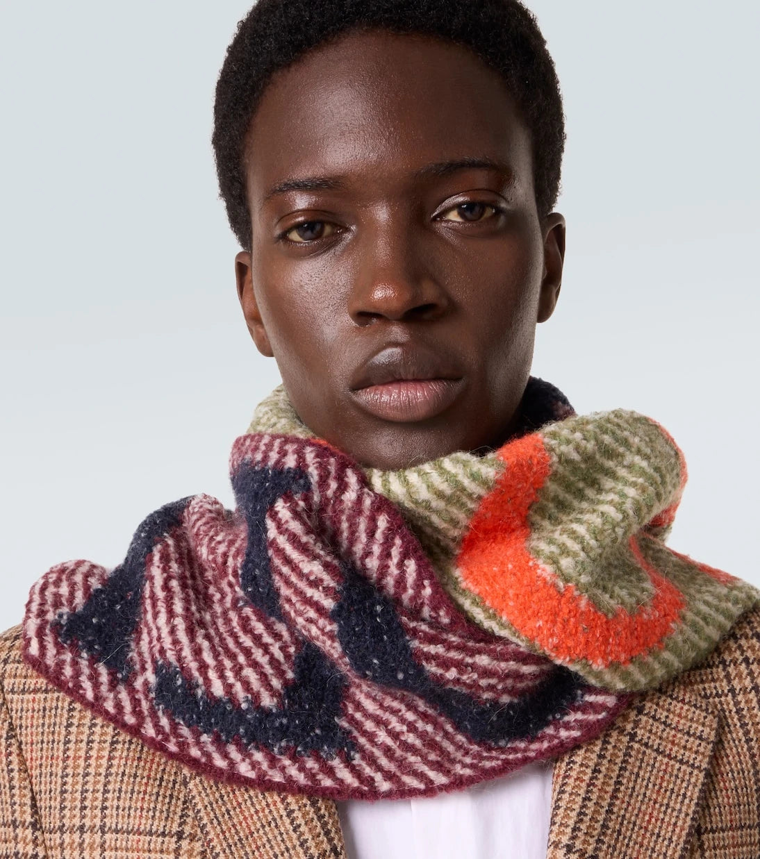Loewe - وشاح مزين بشعار الماركة ومصنوع من مزيج الألبكة والصوف بحواف مهدبة