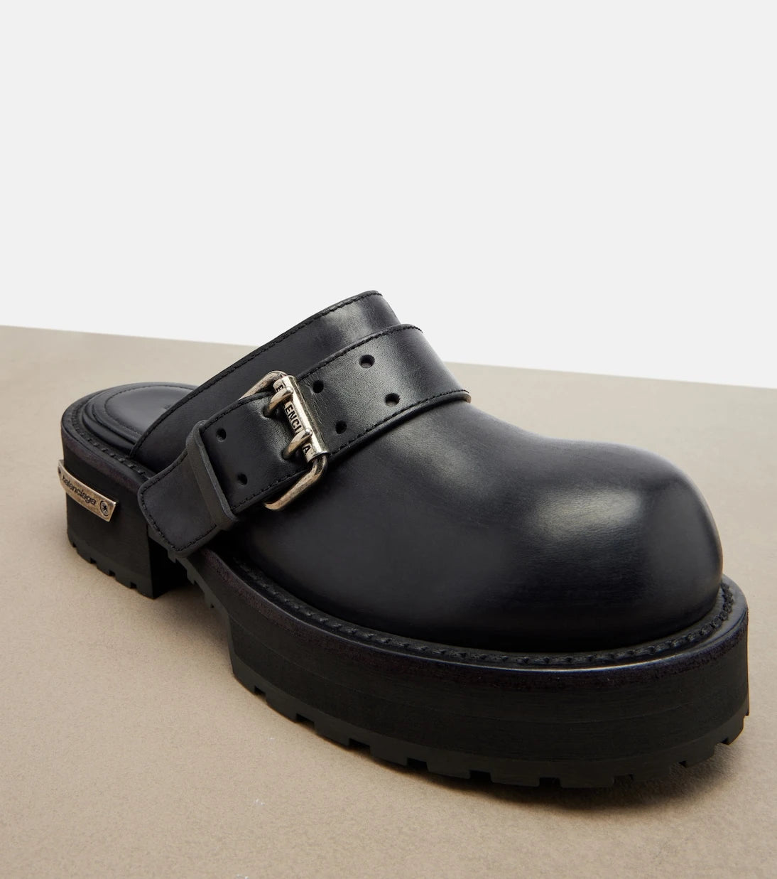 Balenciaga - Venom leather mules