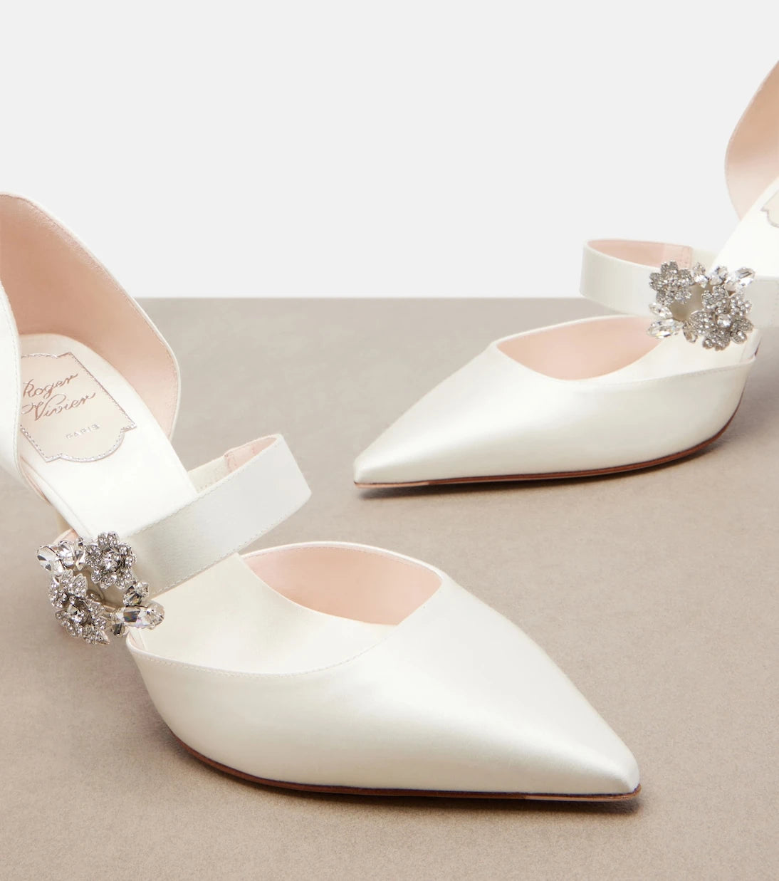 Roger Vivier - Mini Buket işlemeli saten pompalar