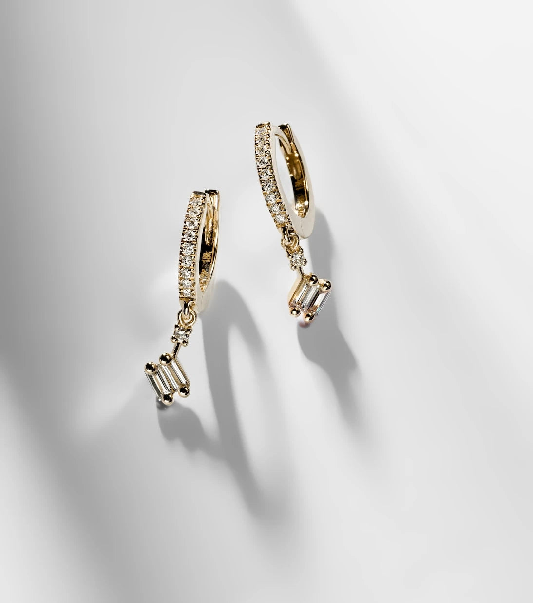 Suzanne Kalan - 18kt gold drop earrings with diamonds