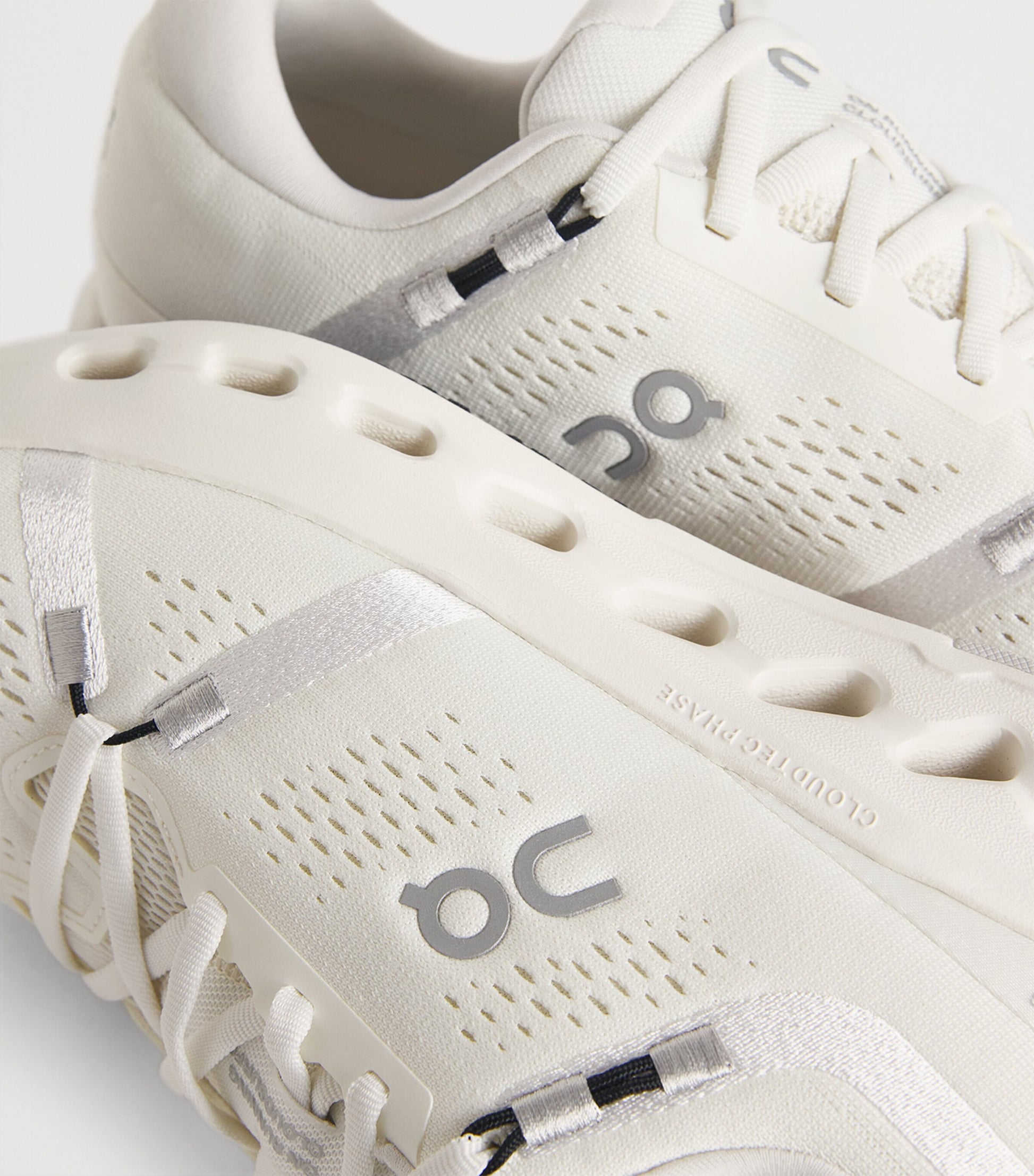 On Ivory Cloudsurfer 2 Trainers