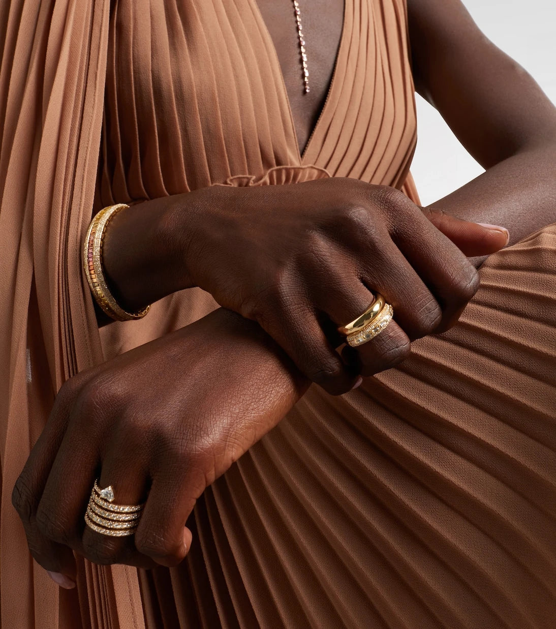 Shay Jewelry - خاتم Orbit من الذهب عيار 18 قيراطًا مرصّع بالألماس