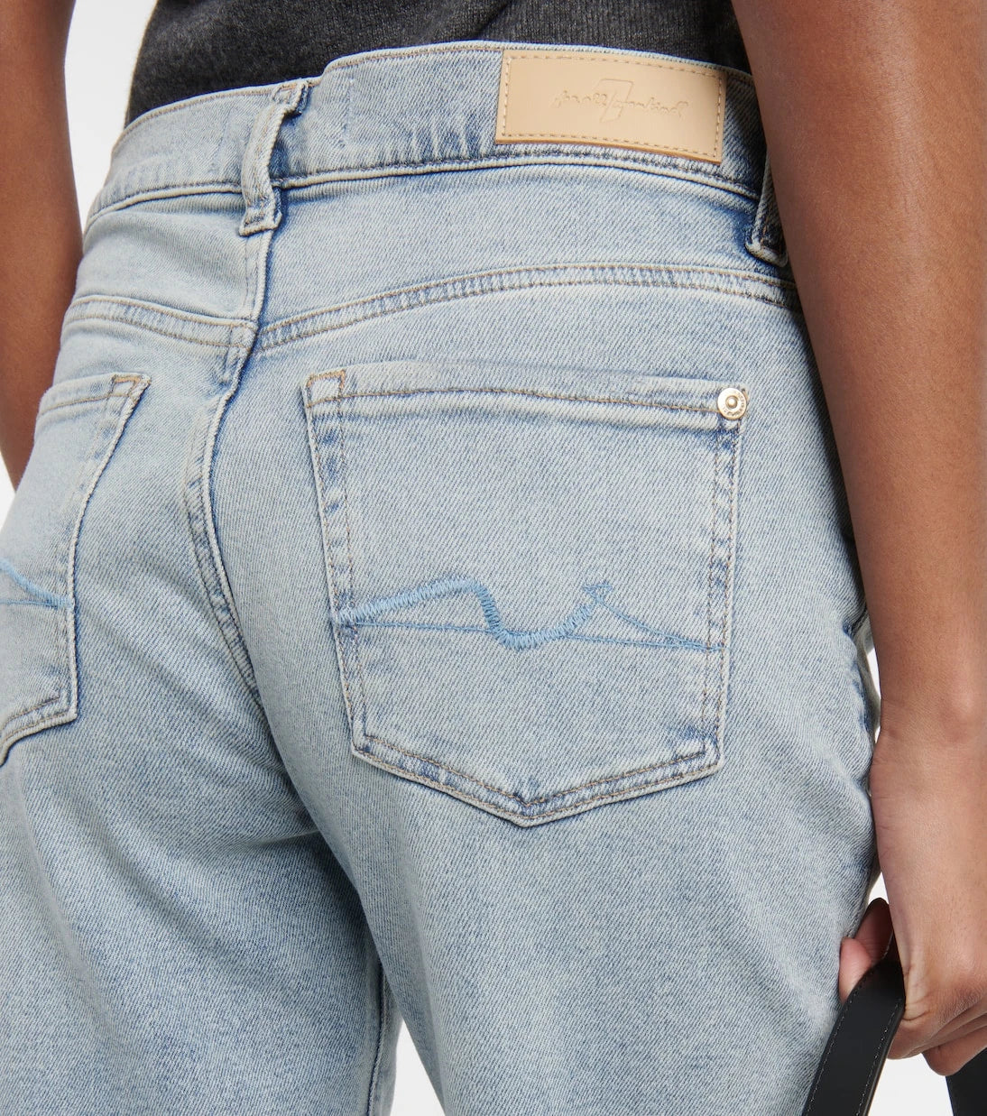 7 For All Mankind - بنطلون جينز Ellie بقصة مستقيمة وخصر متوسط الارتفاع