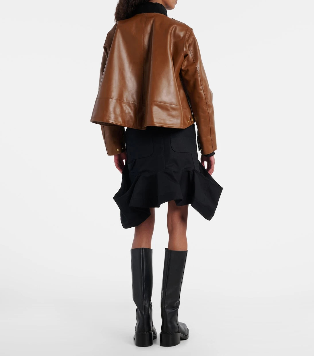 Sacai - جاكيت جلدي غير متماثل من كارهاارت