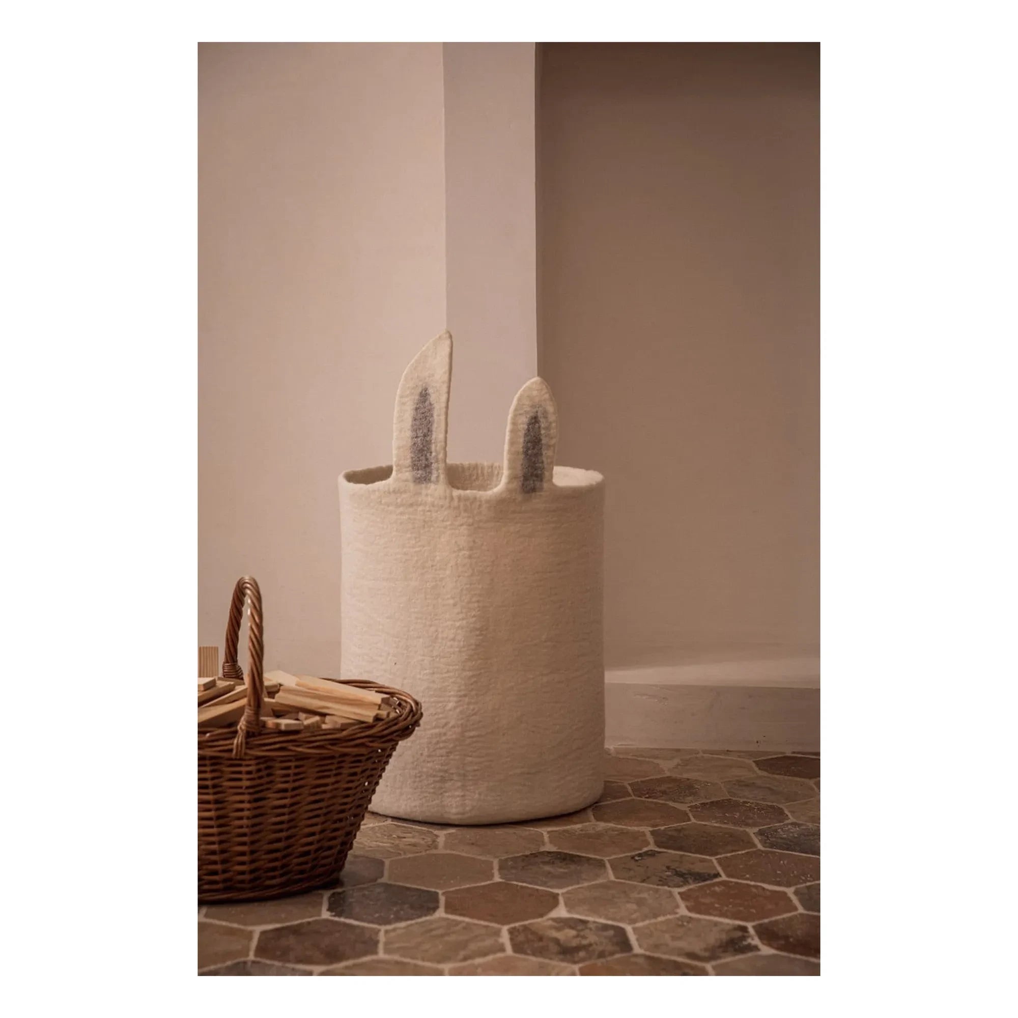 Muskhane - Bunny felt storage basket | Ecru
