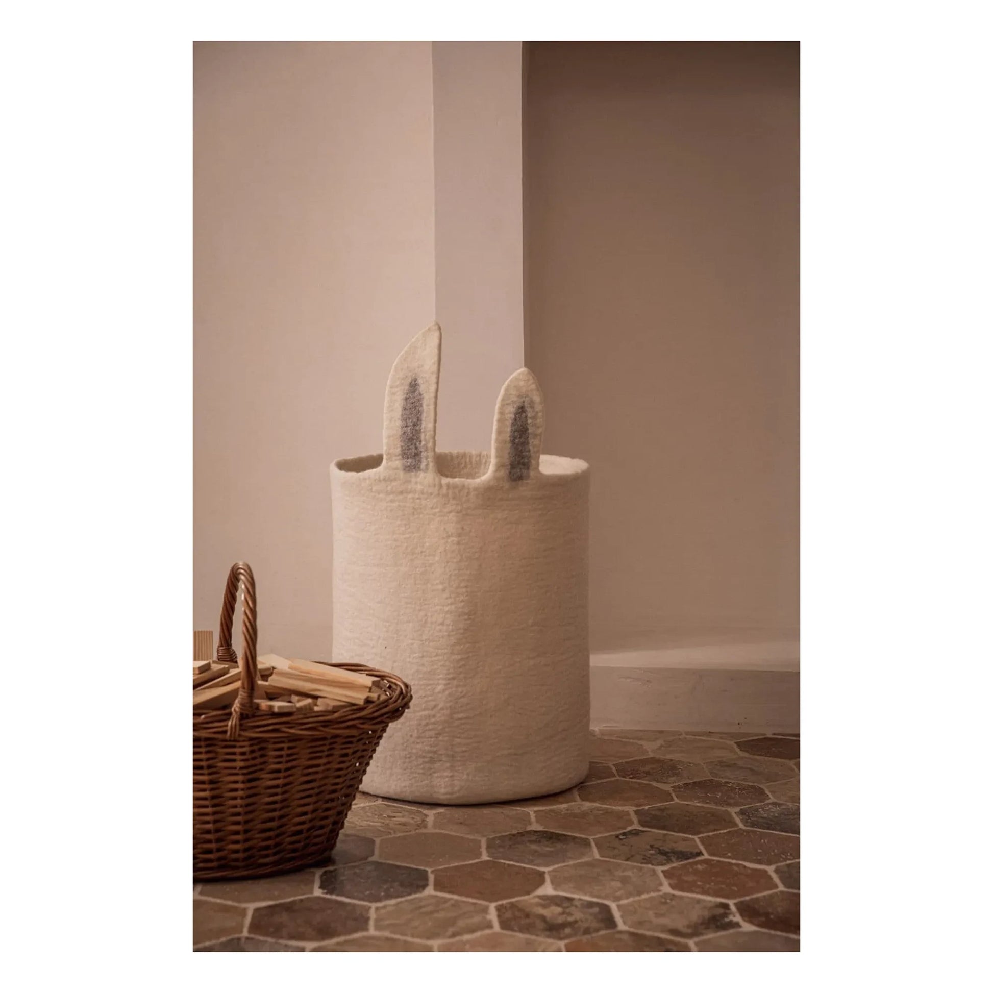 Muskhane - Bunny felt storage basket | Ecru