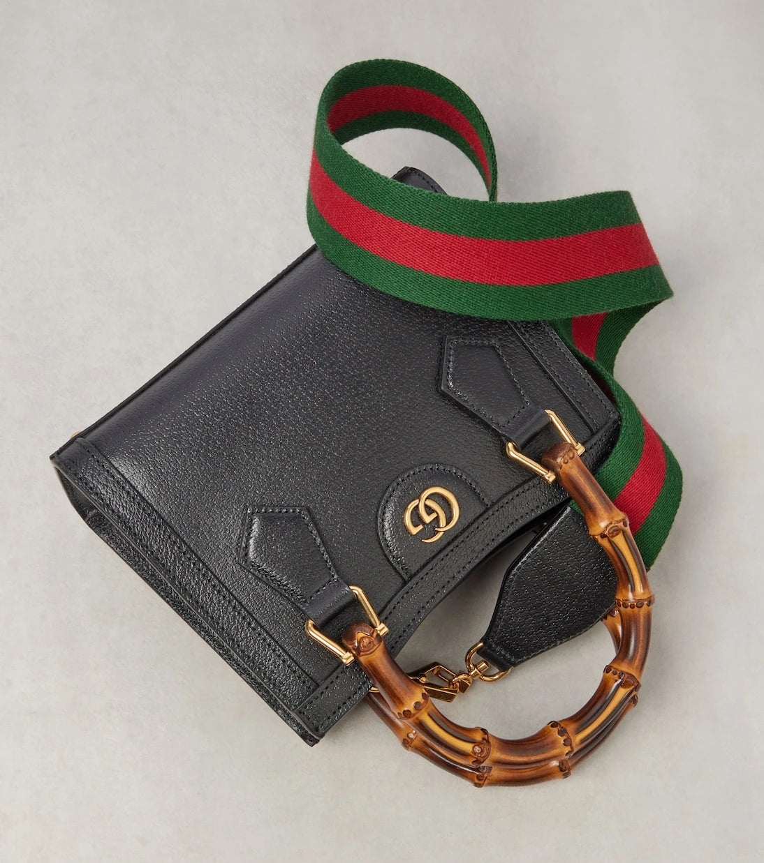 Gucci - حقيبة توت Diana Mini من الجلد