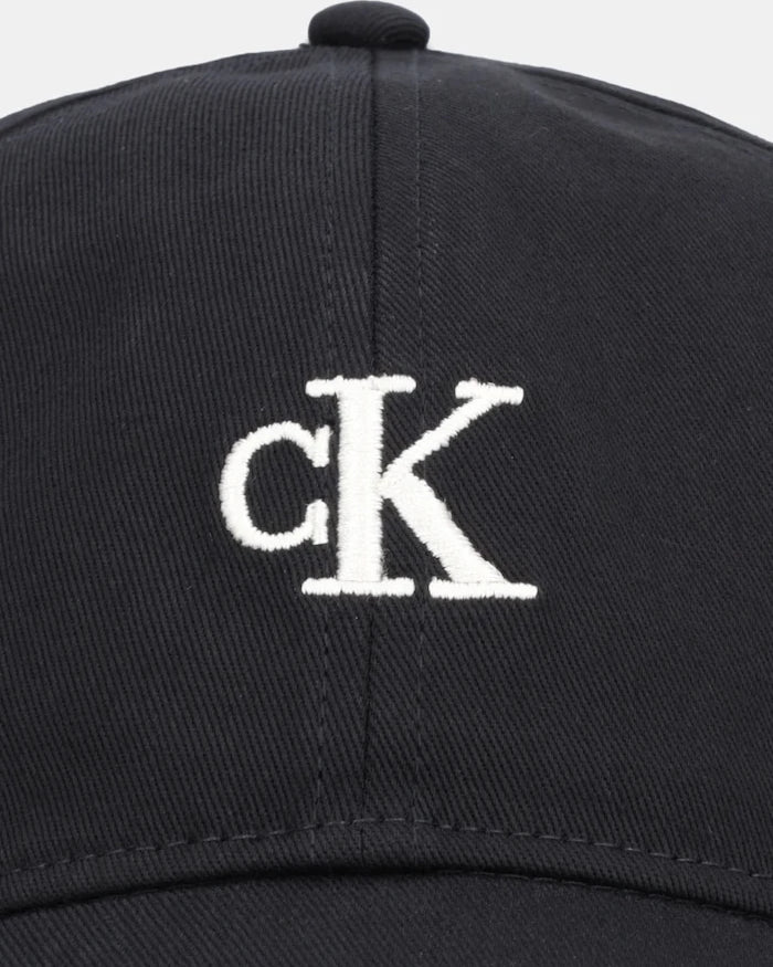 Calvin Klein şapka siperlikli kadın pamuklu