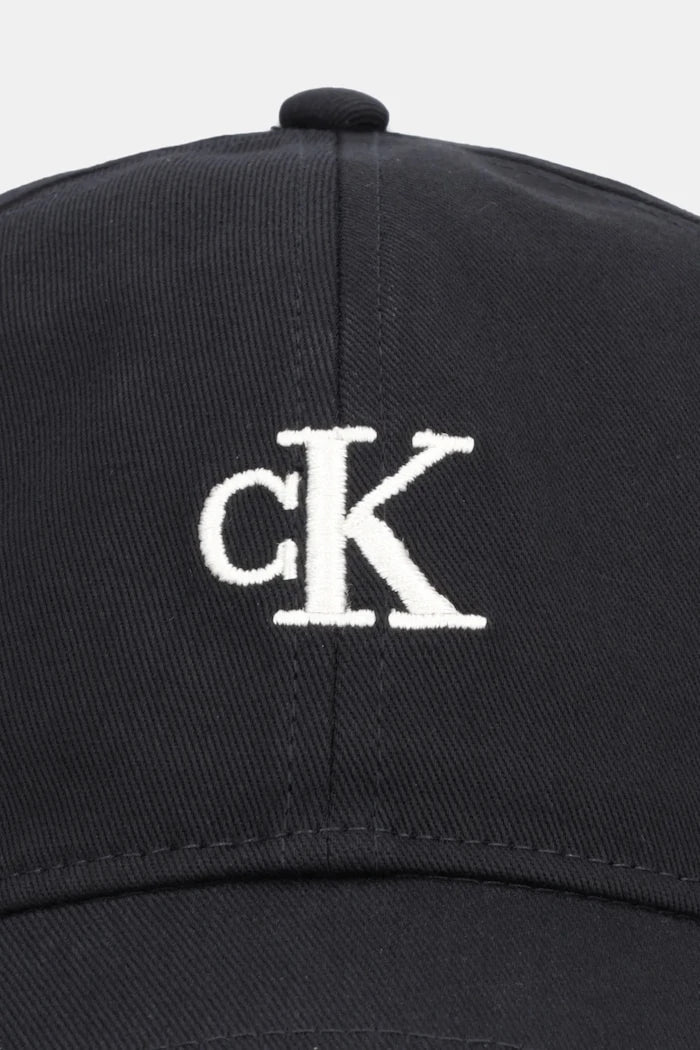 Calvin Klein şapka siperlikli kadın pamuklu