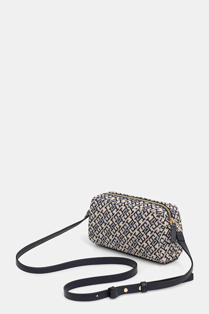 Tommy Hilfiger kadın crossbody çanta