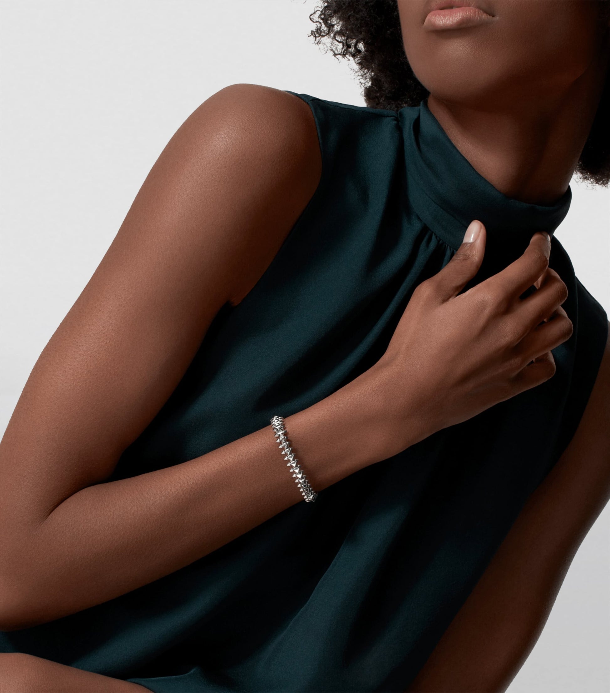 Medium White Gold Clash de Cartier Bracelet