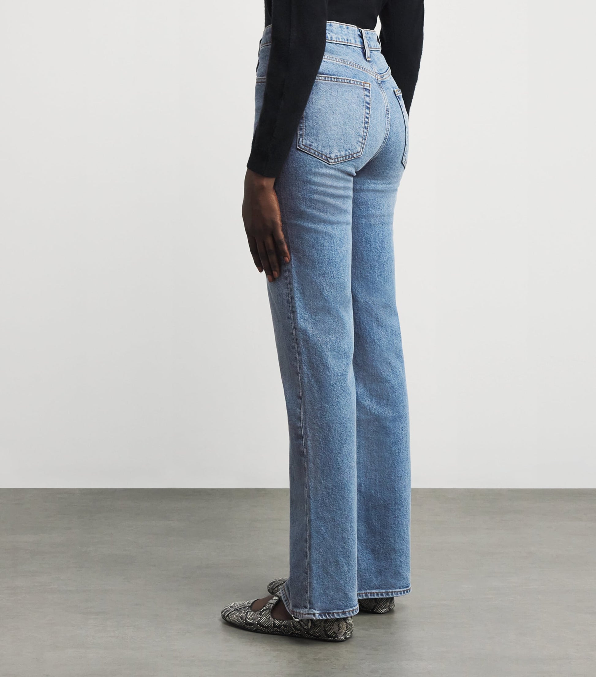 FRAME The Pixie Arrow Bootcut Jeans
