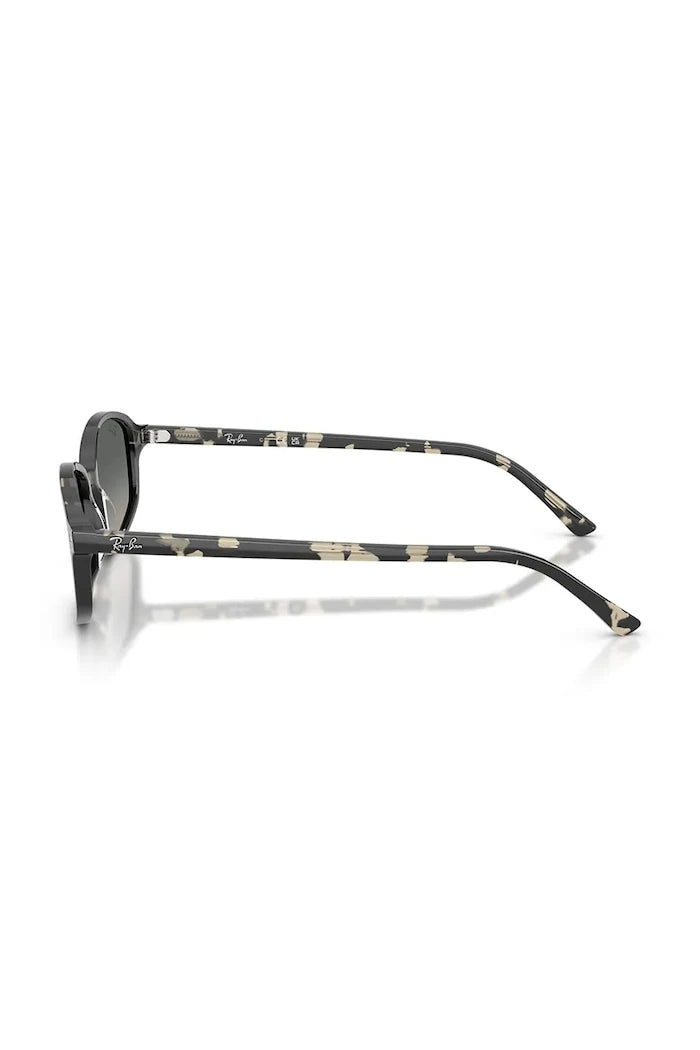 Ray-Ban güneş gözlüğü