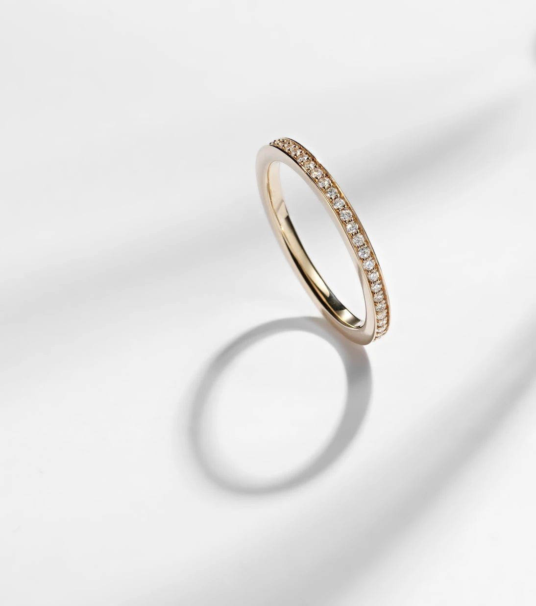 Roxanne First - 14kt gold ring with diamonds