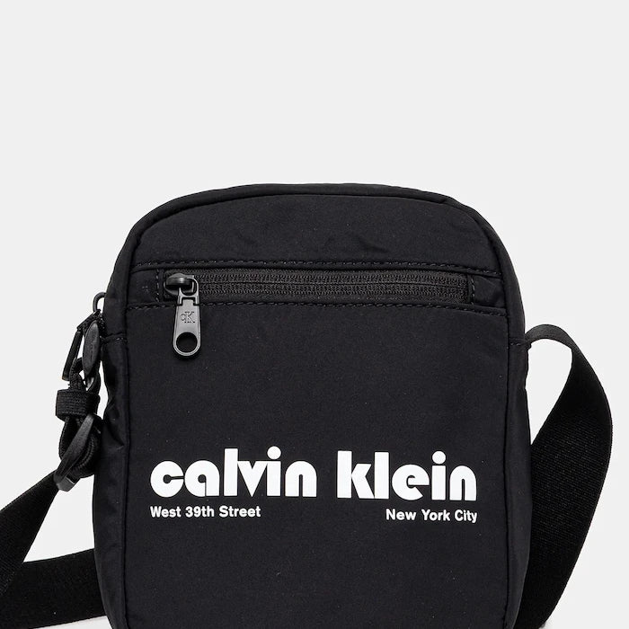 Чанта през рамо Calvin Klein