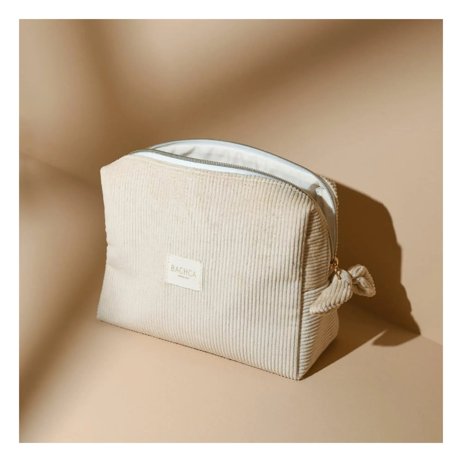 Bachca - Velvet toiletry bag  | Beige
