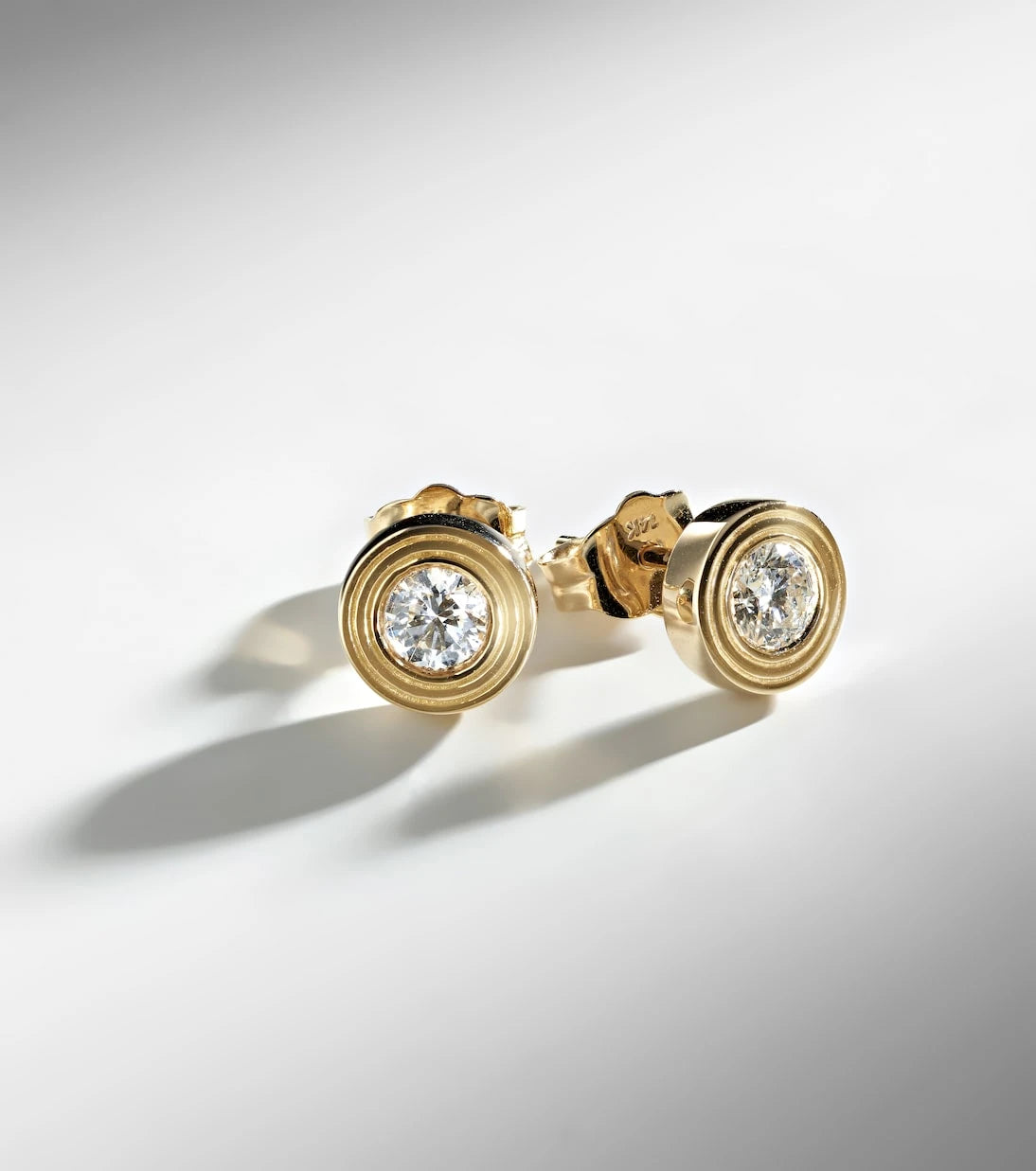 Sydney Evan - Fluted 14kt gold earrings with diamonds