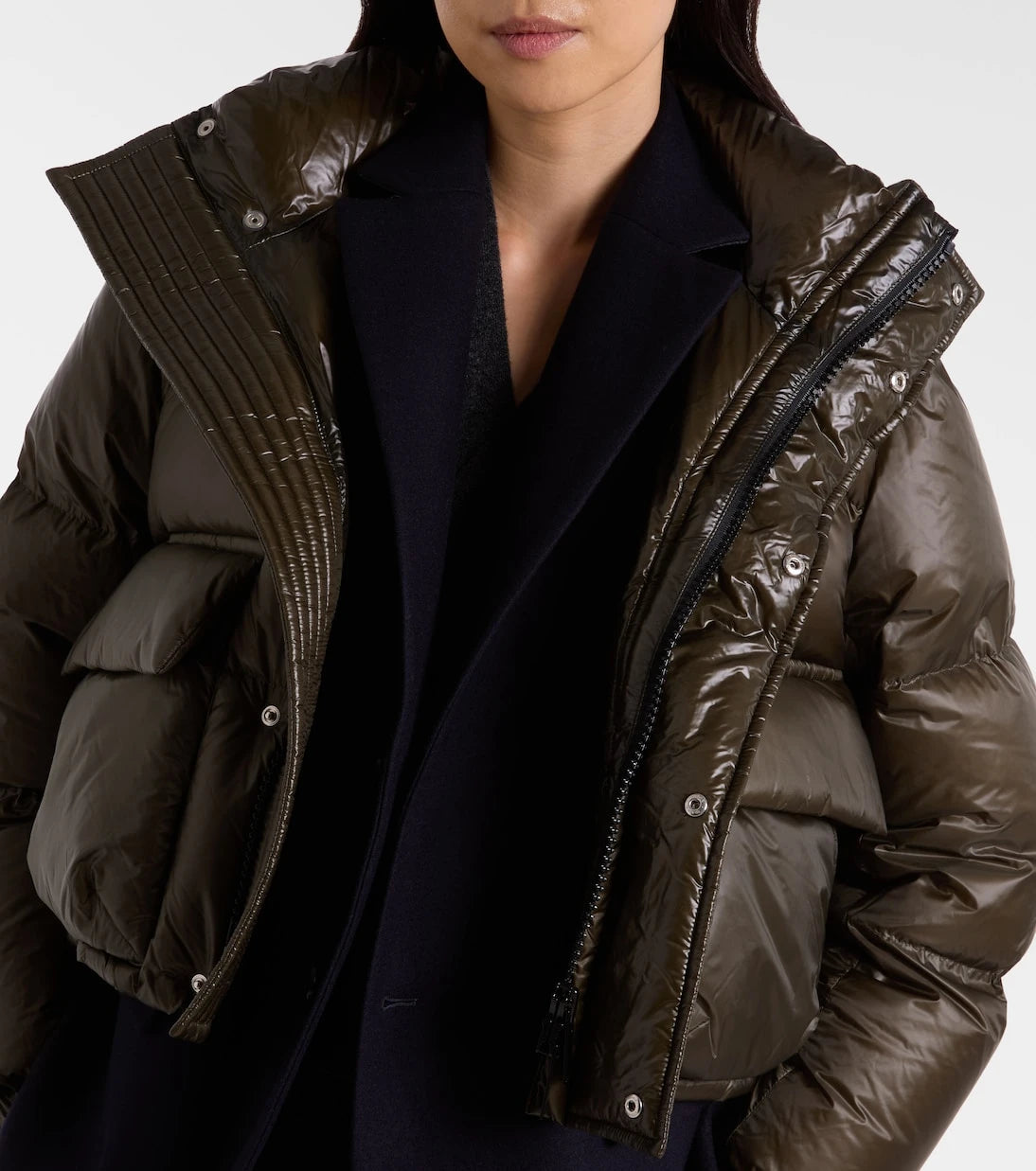 Sacai - جاكيت مبطن بالريش ومزين بالصوف