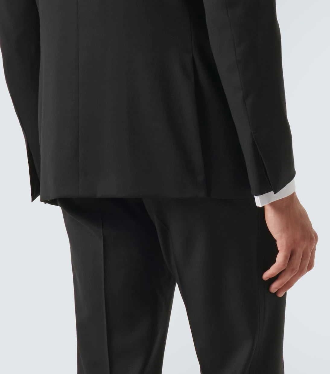 Zegna - بدلة صوف لعدة مواسم