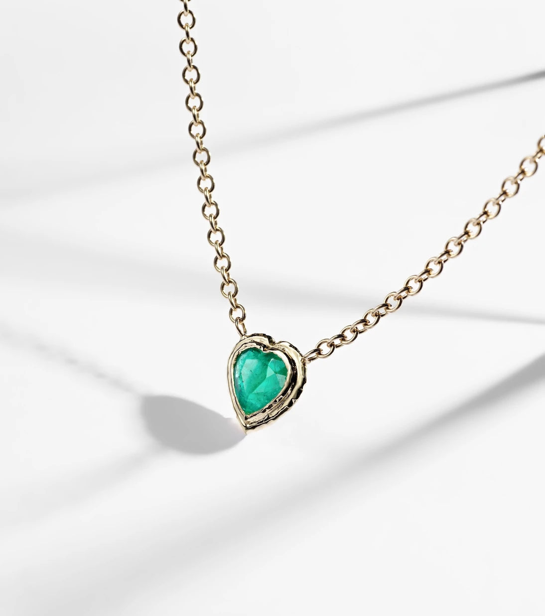 Octavia Elizabeth - Heart & Toggle 18kt gold necklace with emerald